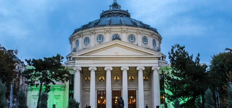 Ateneul Roman iluminat 2 Ma vezi-