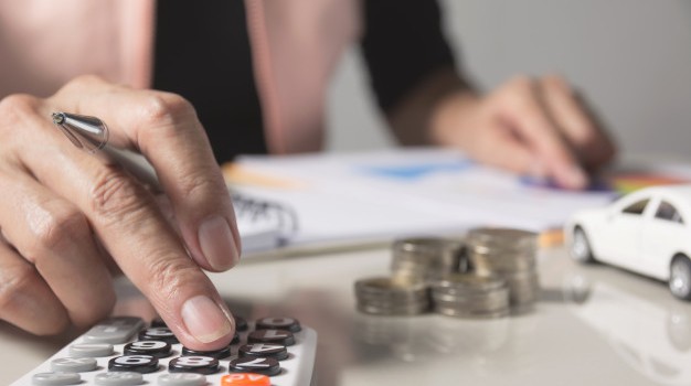 car-insurance-car-service-businesswoman-with-stack-coins-toy-car-business_43284-1115
