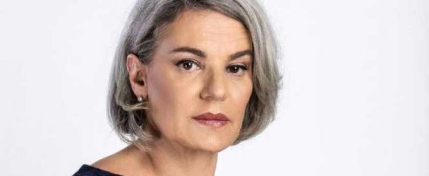 credinciosii-se-roaga-la-icoana-cu-maia-morgenstern-20023