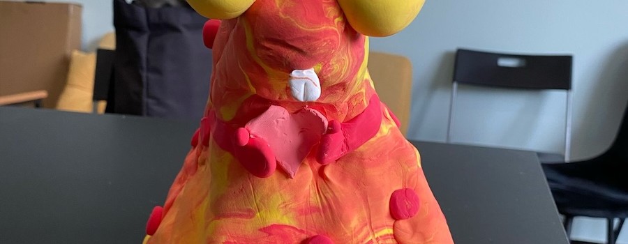 Proiectul inovativ de teatru cu roboți