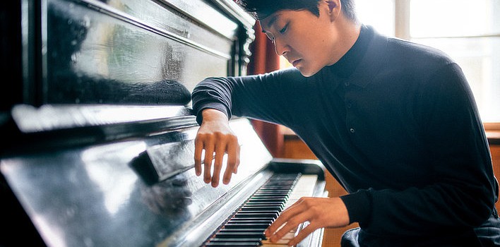 Seong-Jin Cho bt Christopher Koestlin